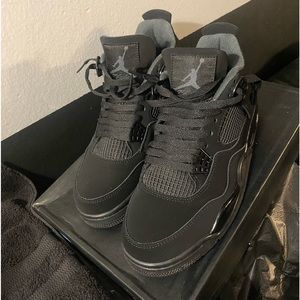 Air Jordan 4 Retro (Black Cat)